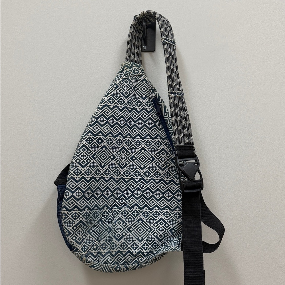 Kavu Slingpack Sling Bag Blue White Geometric Pattern Paxton Rope Bag! - Picture 5 of 7
